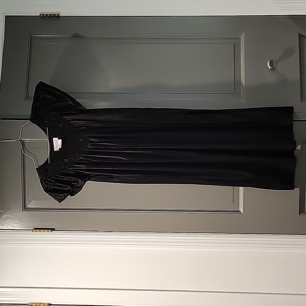 Black silky-smooth semi-sheer size xl night gown